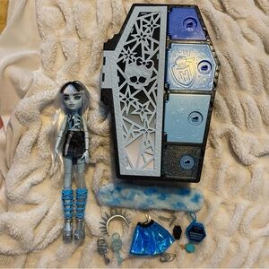 Monster High Frankie Stein Skulltimate Secrets Fearidescent Doll